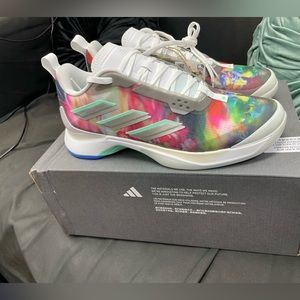 Womens Adidas Avacourt tennis sneakers